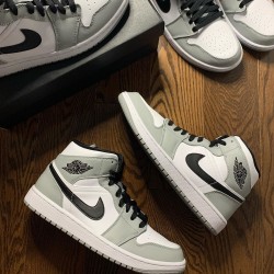 Air Jordan 1 Mid Light Smoke Grey Light Smoke Grey/Black/White 554724-092