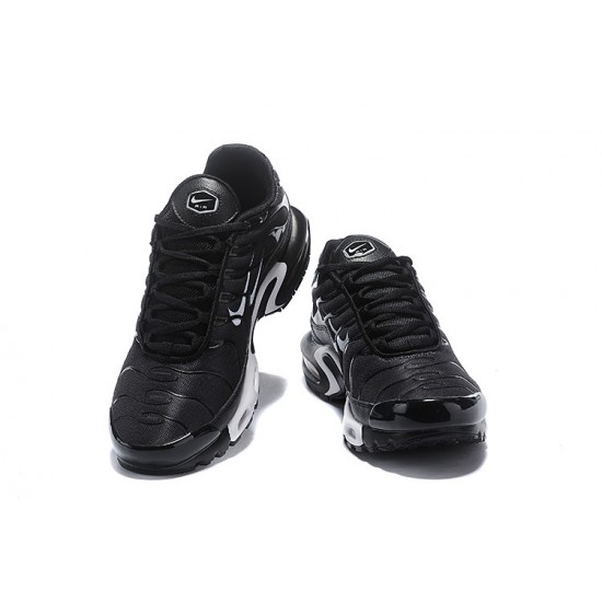 Air Max Plus Tn (M) Shoes  Black and White